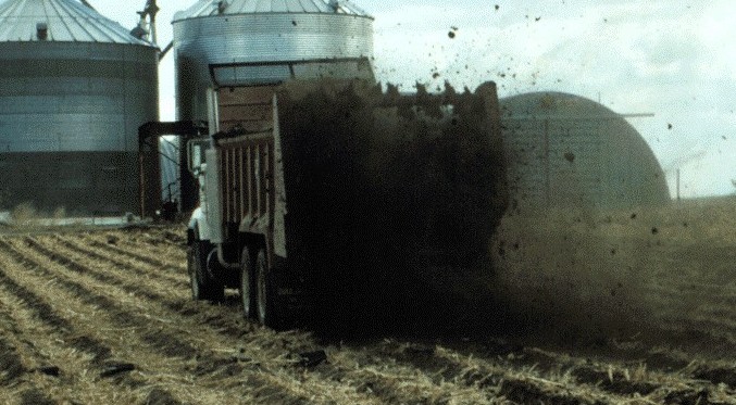 Research suggests that manured fields experience lower erosion and runoff. This article summarizes a Nebraska research initiative that supports these conclusions..