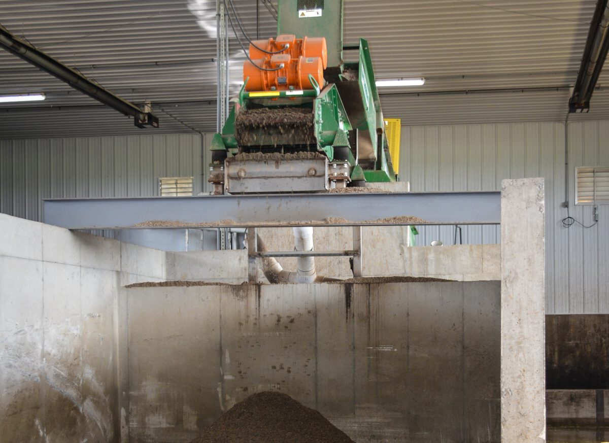 Can application of sand laden manure impact soil texture?